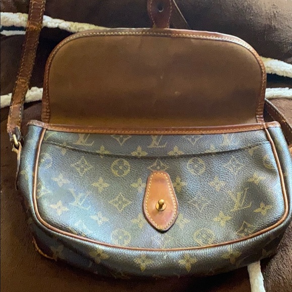 Louis Vuitton - Picture 7 of 11